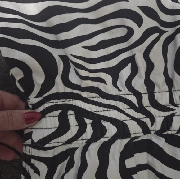 Zebra Print Short Sleeve Romper - Picture 9 of 9